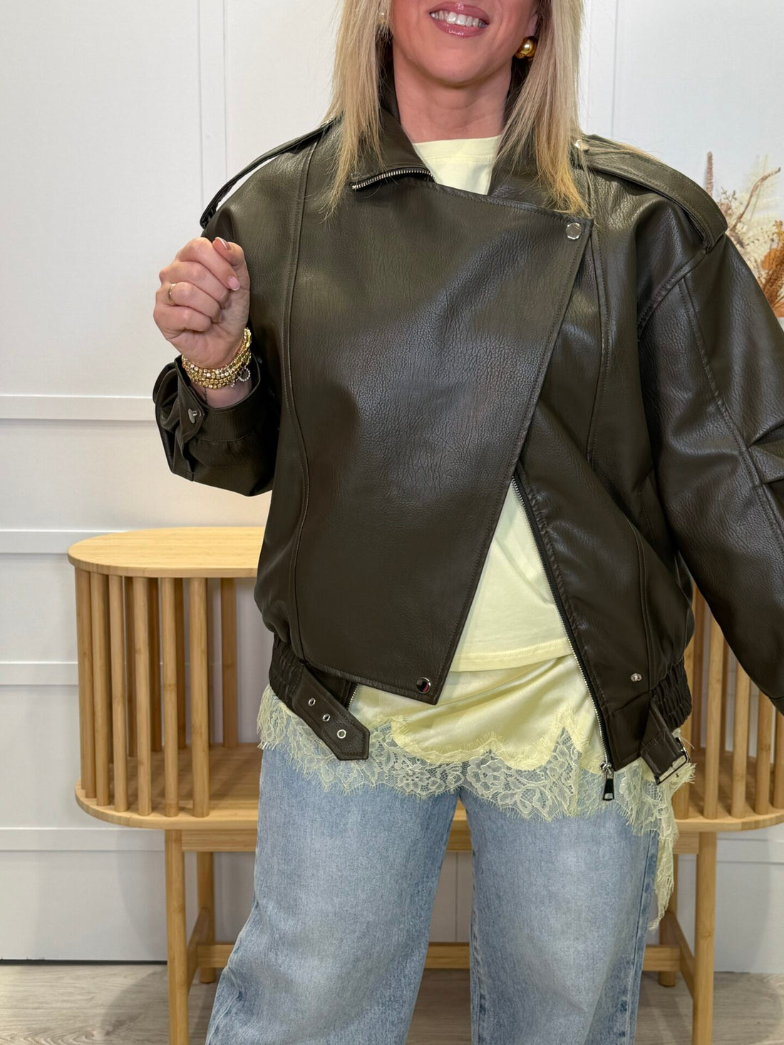 Bomber Castañeda kaki